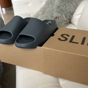 Men’s Yeezy Slate Marine Brand New Never Worn Before Slides size 11